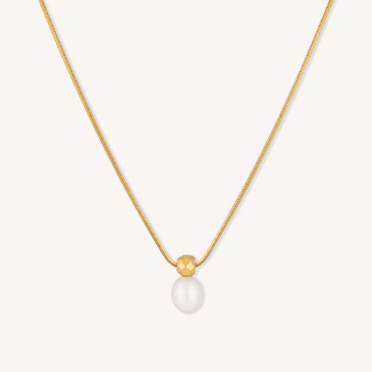Essence - Pearl Necklace